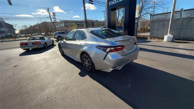 2022 toyota camry se