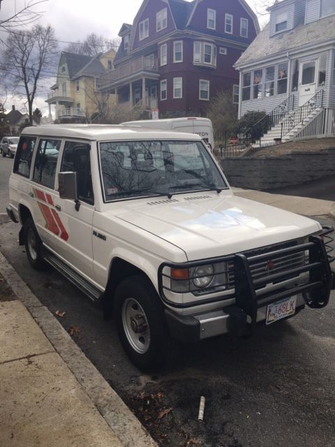 1990 mitsubishi pajero 2.6l 7seater 5speed manual 4x4 4wd