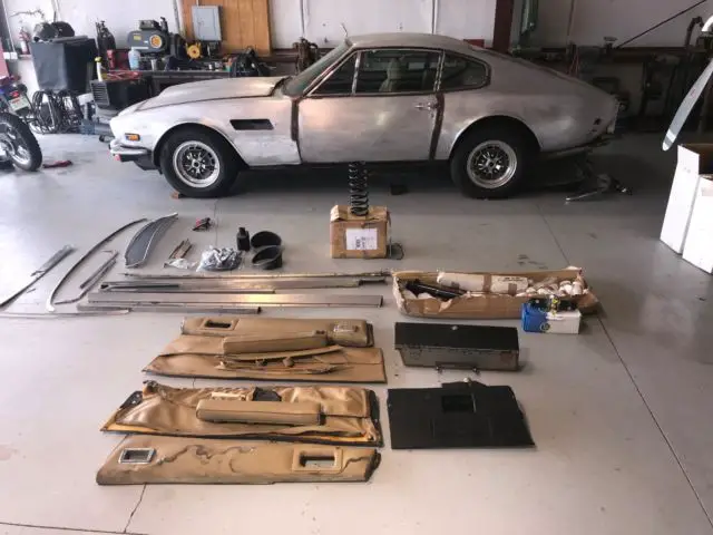 aston martin v8