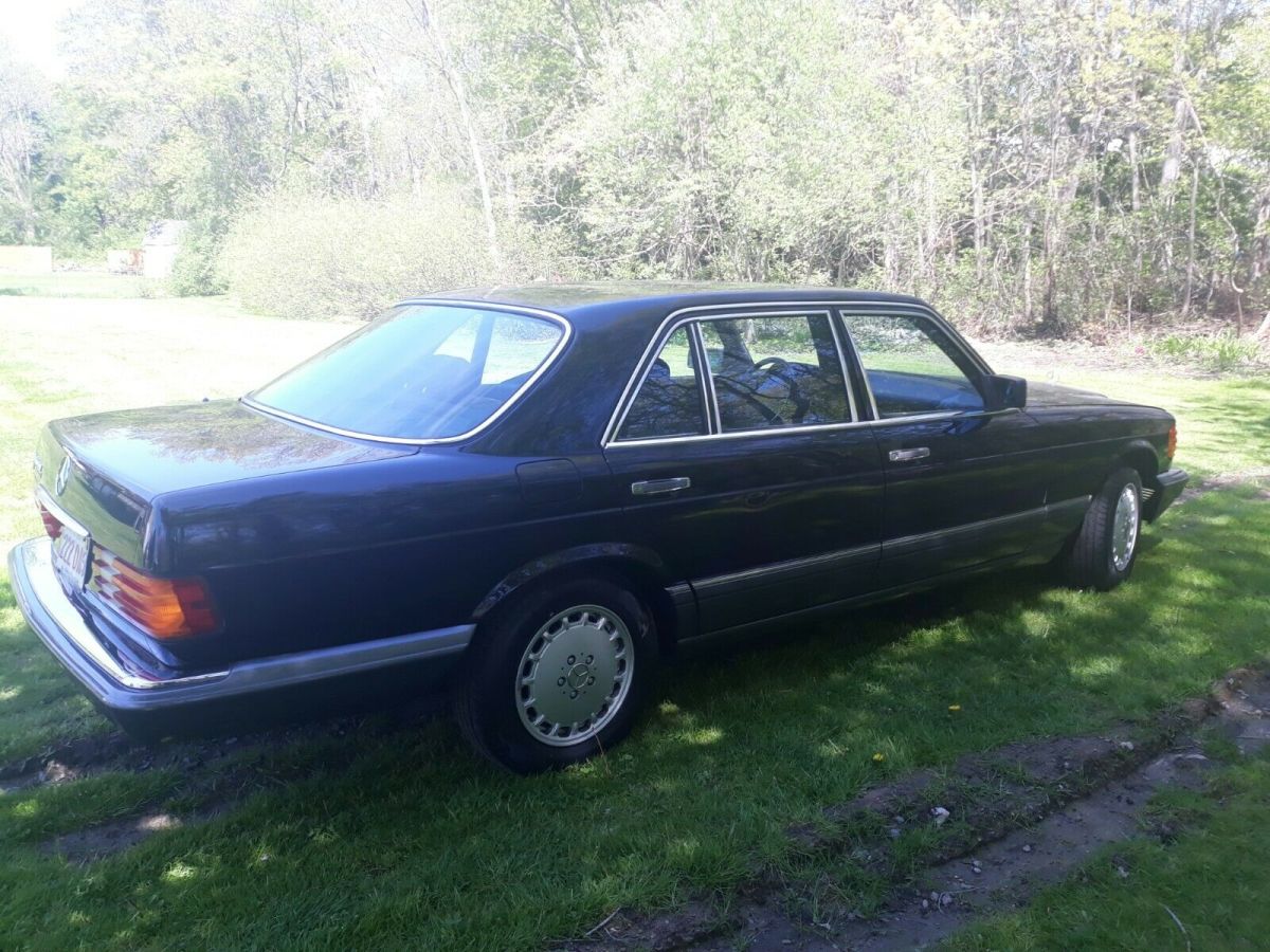 1991 mercedes benz 560sel, sedan ,black on black everything works the way great