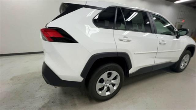 2022 toyota rav4 le