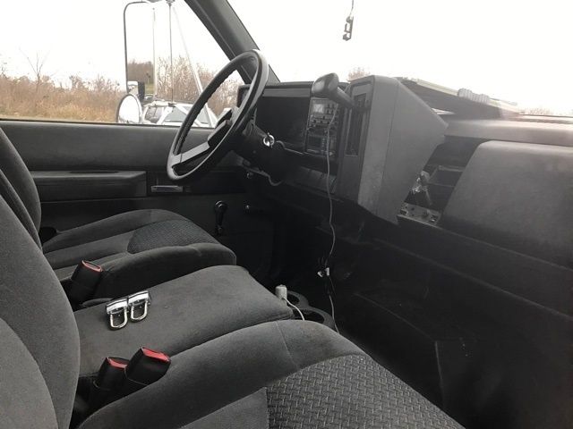 1991 gmc c6500 cargo truck. new tires. hydraulic lift. 20 foot cargo box