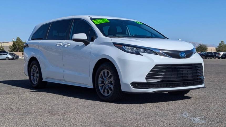 2023 toyota sienna le 8-passenger