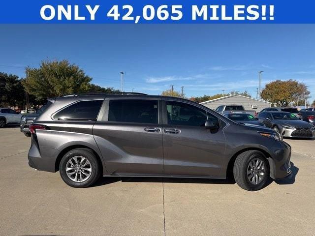 2022 toyota sienna xle