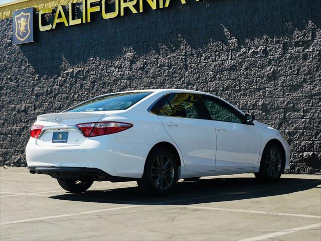 2016 toyota camry se