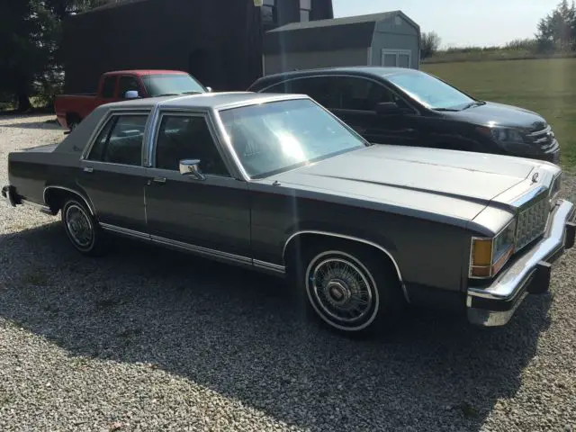 1987 ford ltd crown victoria 73000 miles 4 door vinyl top great condition