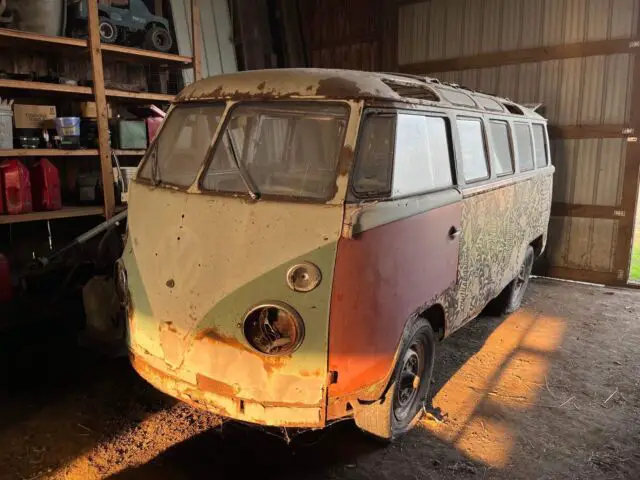 1960 volkswagen transporter van green rwd manual 23 window deluxe microbus