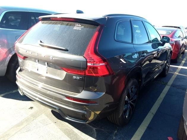 2024 volvo xc60 b5 plus dark theme