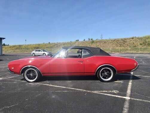 1968 oldsmobile cutlass 46902 miles red/black