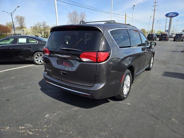 2017 chrysler pacifica touring-l in clinton township, michigan