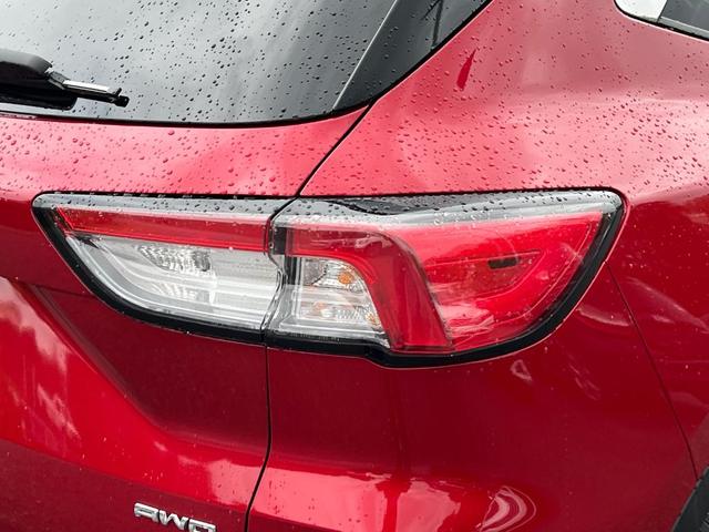 2020 ford escape se