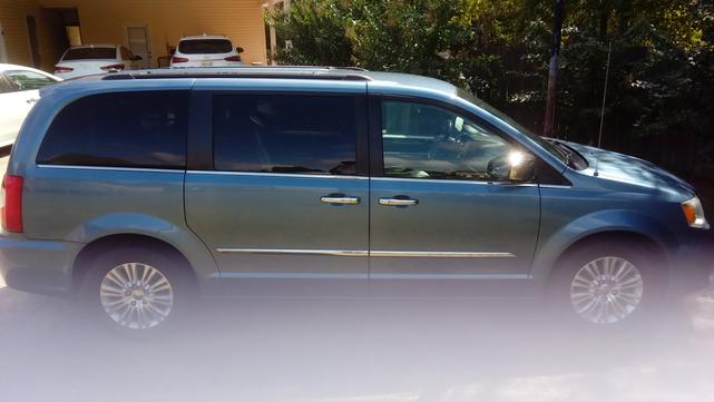 2012 chrysler town & country touring-l