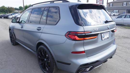 2025 BMW X7