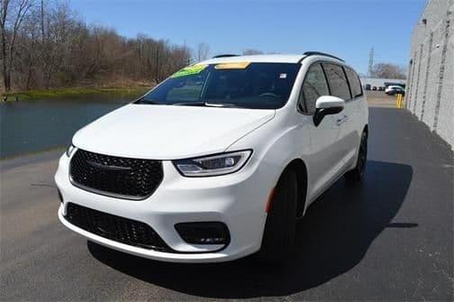 2023 chrysler pacifica touring-l in kenosha, wisconsin