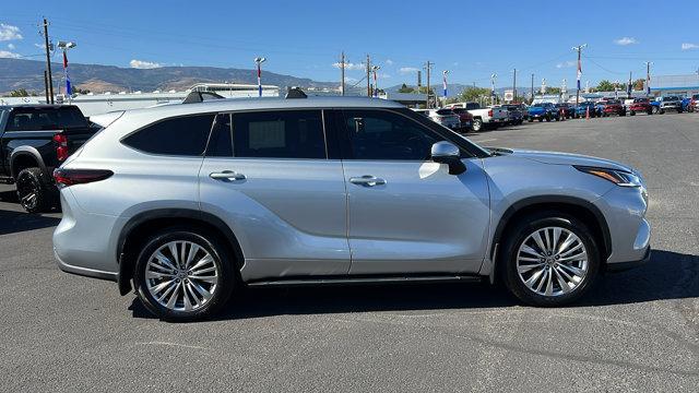 2024 toyota highlander platinum