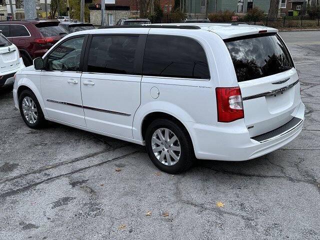 2016 chrysler town & country touring