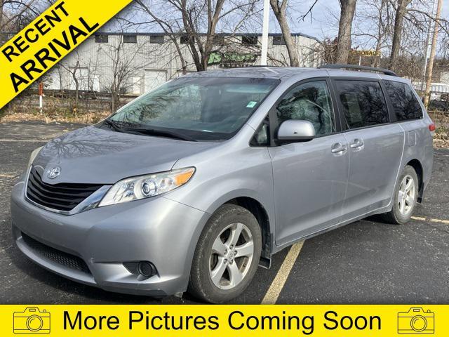 2011 toyota sienna le