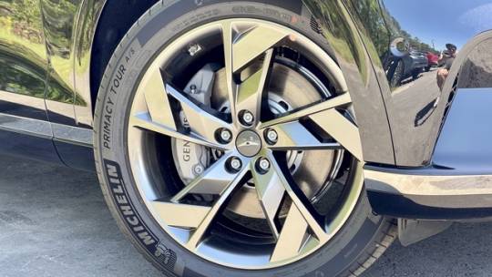 2023 genesis electrified gv70 base