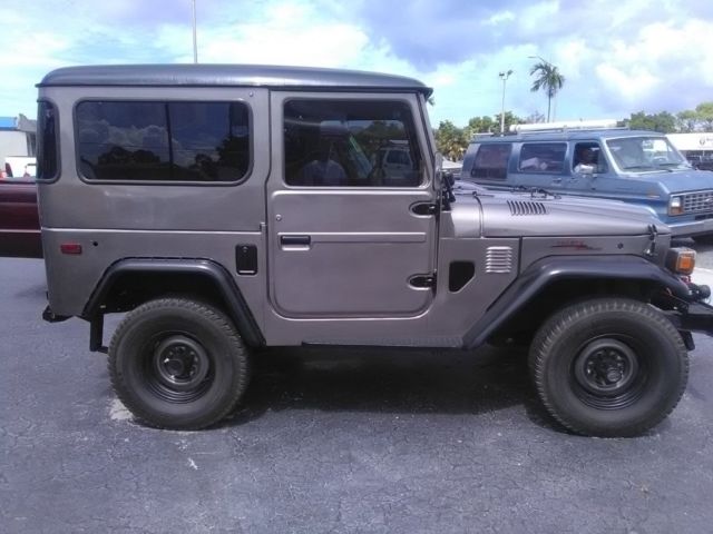 1976 toyota land cruiser gray 6 cyl. 4 speed