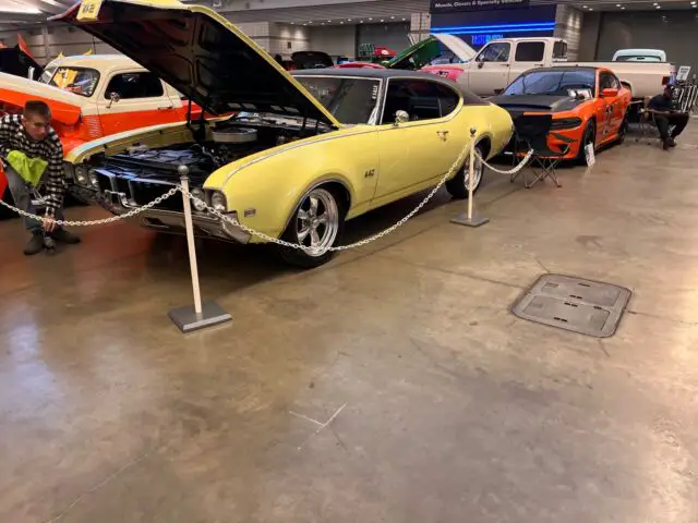 1969 oldsmobile 442 coupe yellow rwd automatic holiday coupe