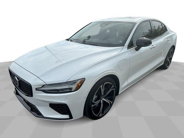 2023 volvo s60 recharge plug-in hybrid t8 plus dark theme