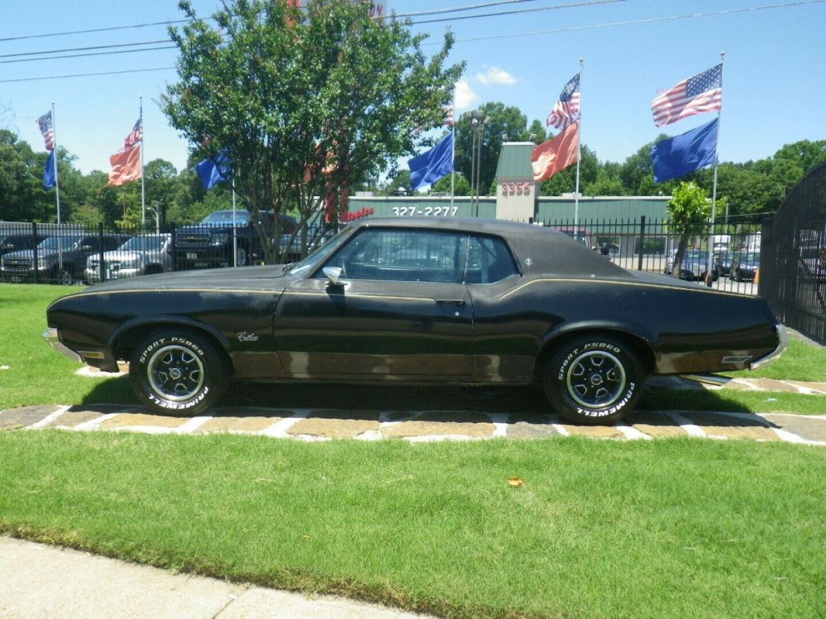 1972 oldsmobile cutlass supreme, runs good, good interior, just needs paint