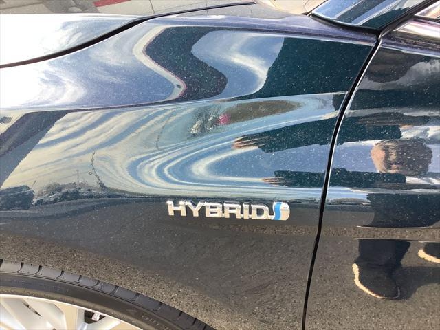 2019 toyota camry hybrid le