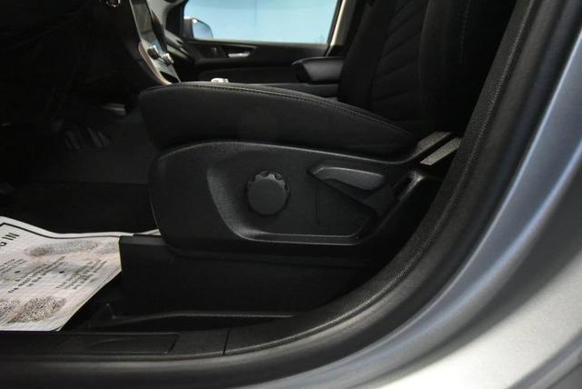 2022 ford edge se