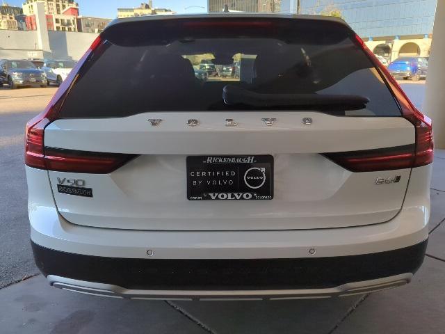2023 volvo v90 cross country b6 plus