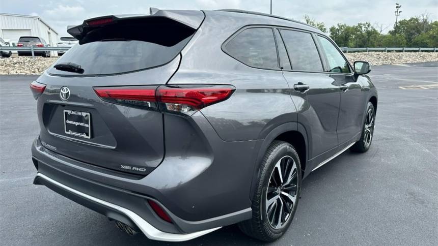 2021 toyota highlander xse