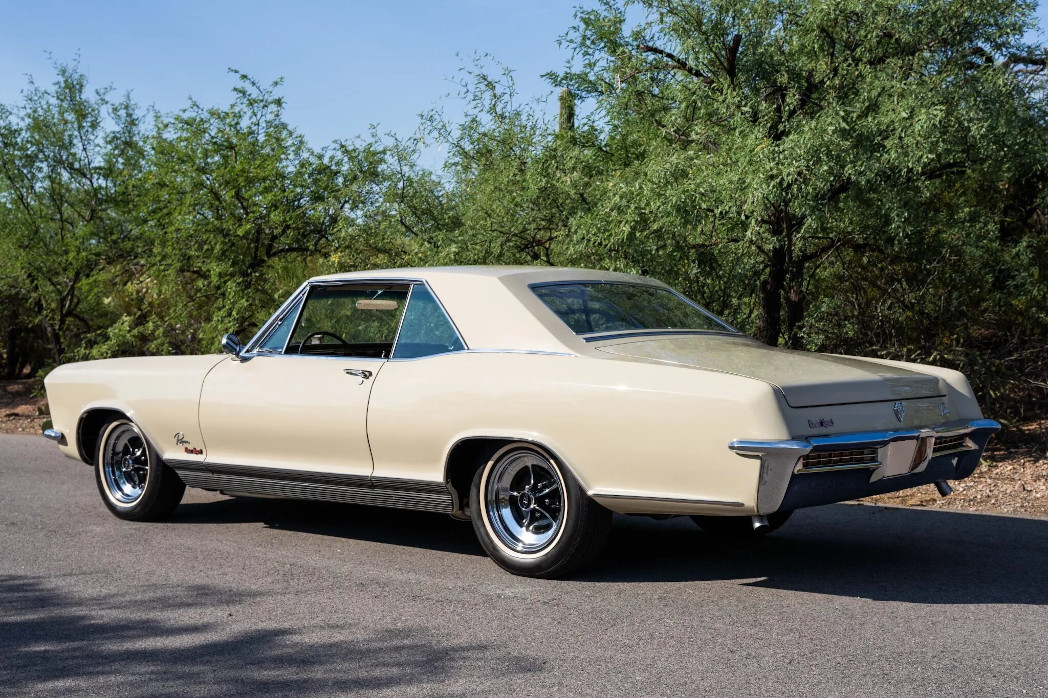 buick riviera gs