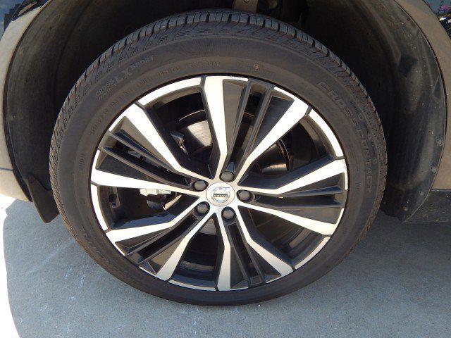 2024 volvo xc60 b5 plus dark theme