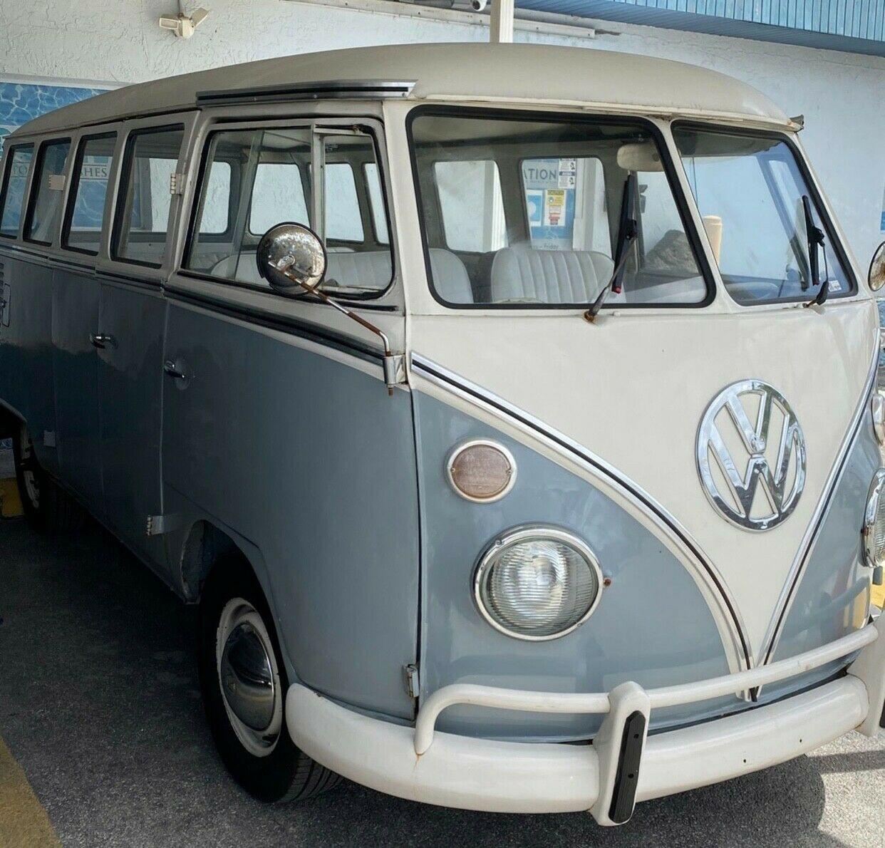 1969 volkswagen bus/vanagon 19 window kombi split window deluxe tu-tone wagon