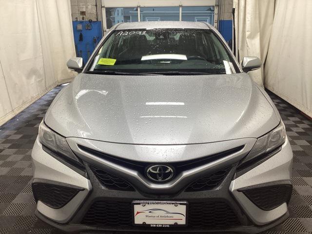 2022 toyota camry se