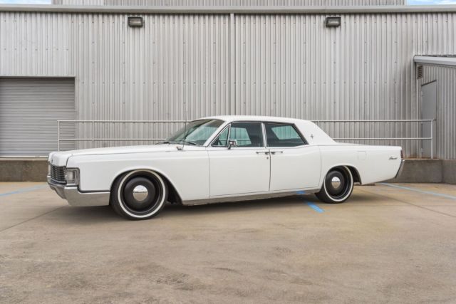 1968 lincoln continental 4 door runs great with cold a/c on 20" wheels and tires