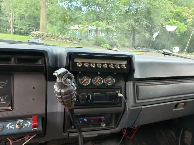 1984 f-150 4.9l 4x4 manual, hydraulic dump, plow, crane