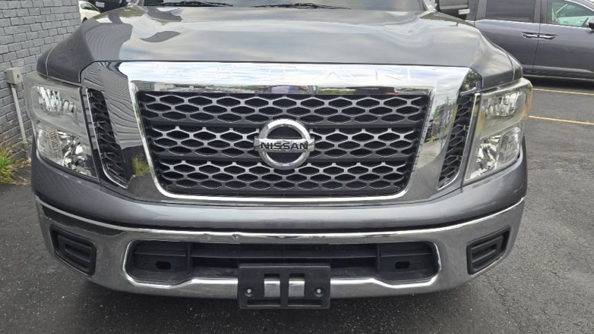 2018 nissan titan sv