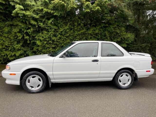all original nissan sentra se-r. very rare, great condition