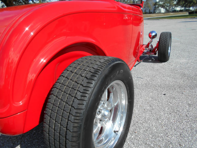 1932 ford roadster highboy street rod.chevy v-8 auto. red,tan leather,full hood!