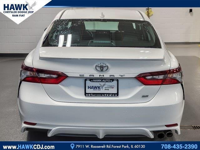 2022 toyota camry se