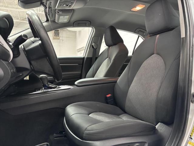 2019 toyota camry le