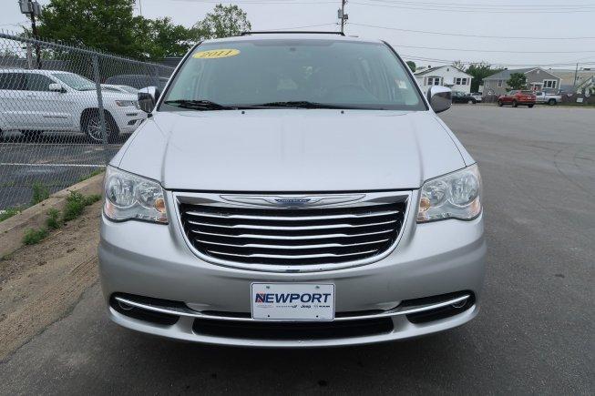 2011 chrysler touring-l for sale in middletown, rhode island