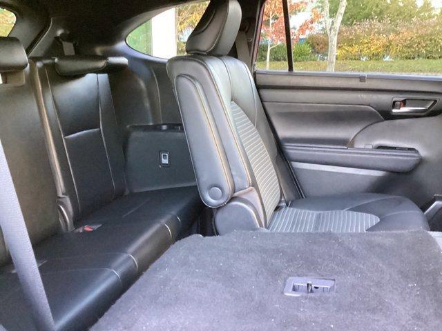 2021 toyota highlander xse