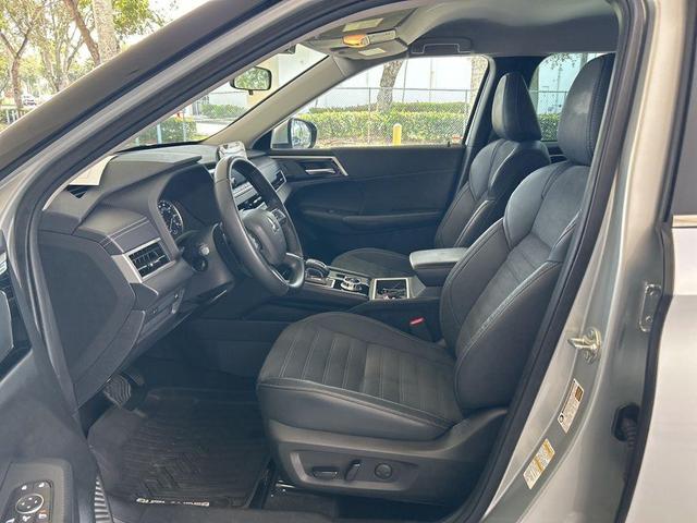 2023 mitsubishi outlander se