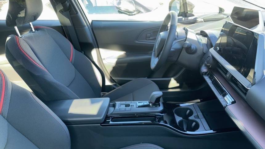 2024 toyota prius prime se