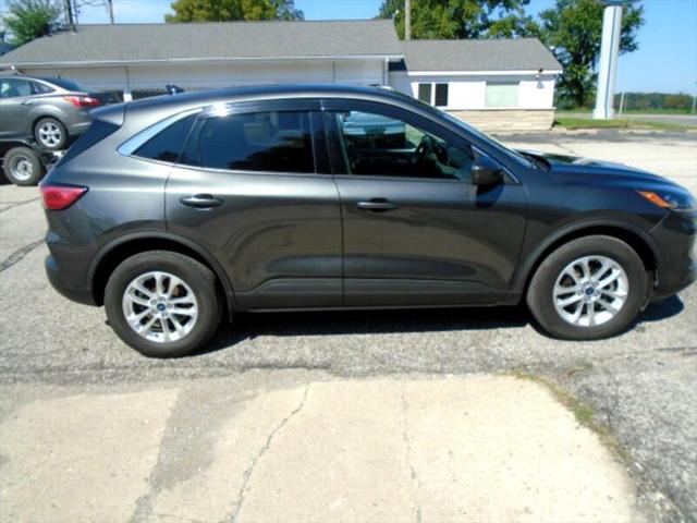 2020 ford escape se