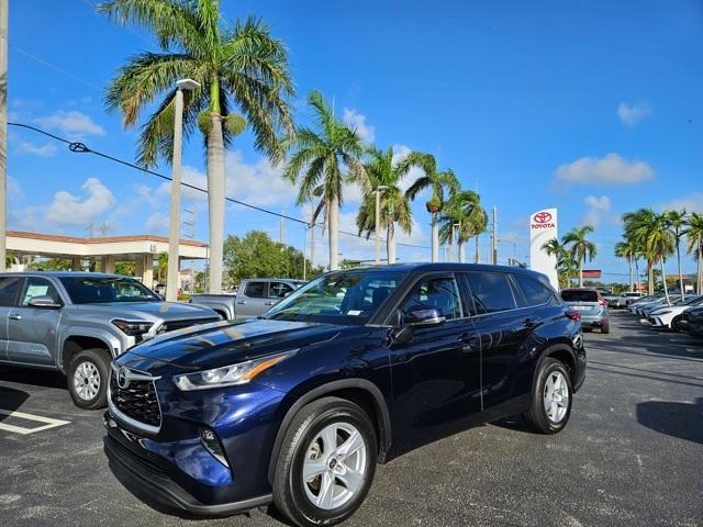 2020 toyota highlander le