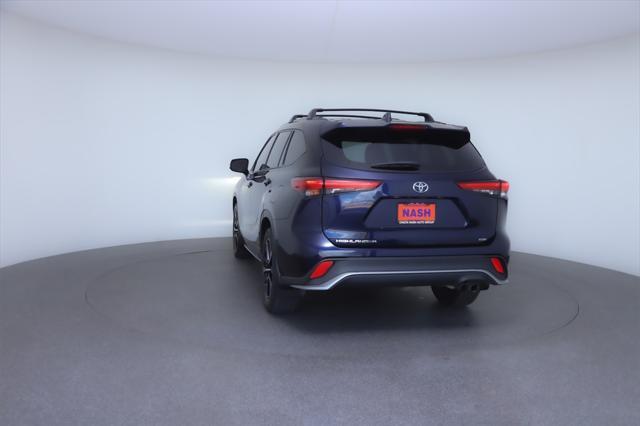 2022 toyota highlander xse