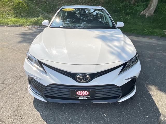 2022 toyota camry le