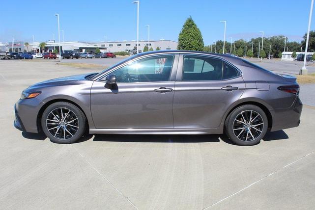 2022 toyota camry se